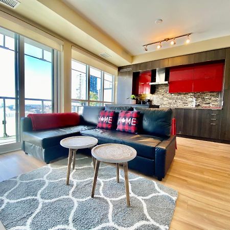 Front Street Suites Торонто Екстериор снимка
