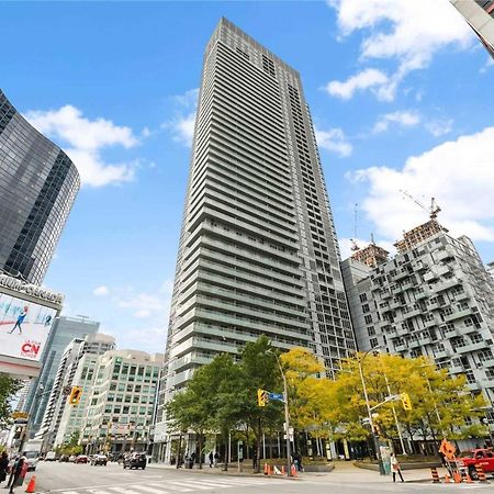 Front Street Suites Торонто Екстериор снимка