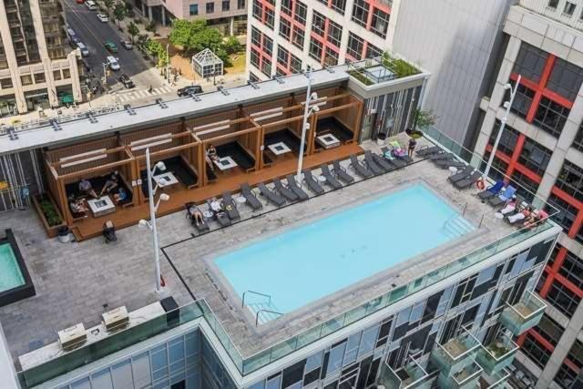 Front Street Suites Торонто Екстериор снимка