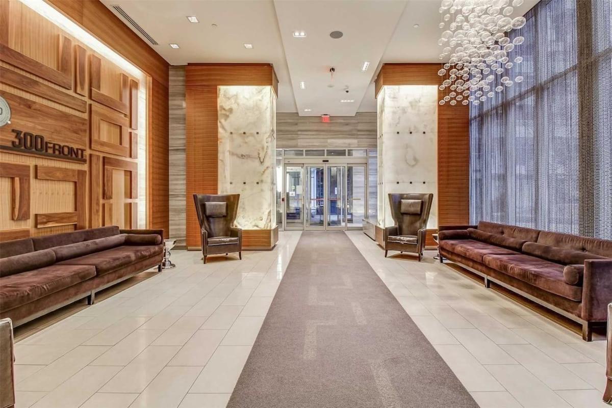 Front Street Suites Торонто Екстериор снимка