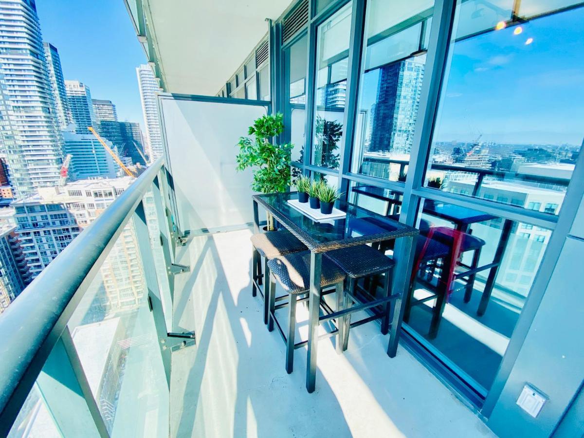 Front Street Suites Торонто Екстериор снимка