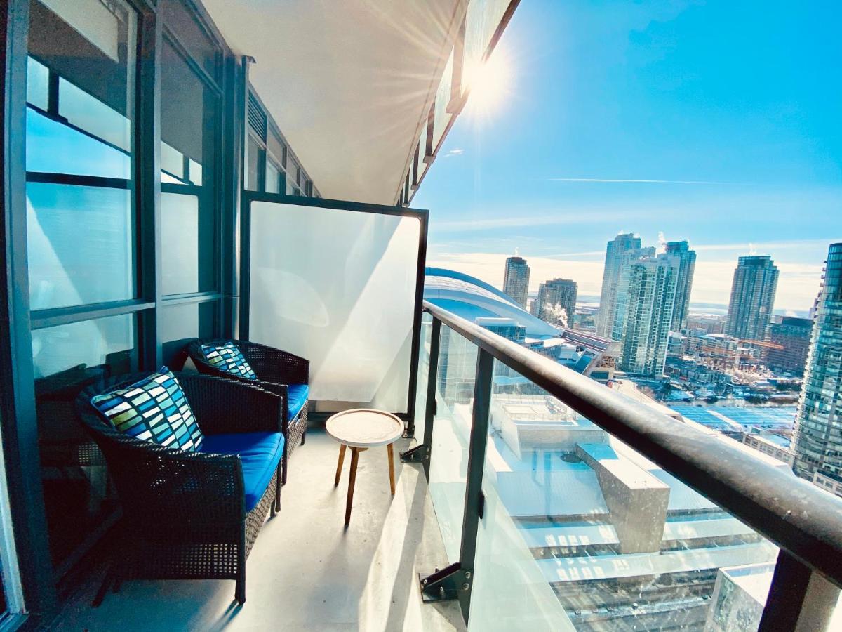 Front Street Suites Торонто Екстериор снимка