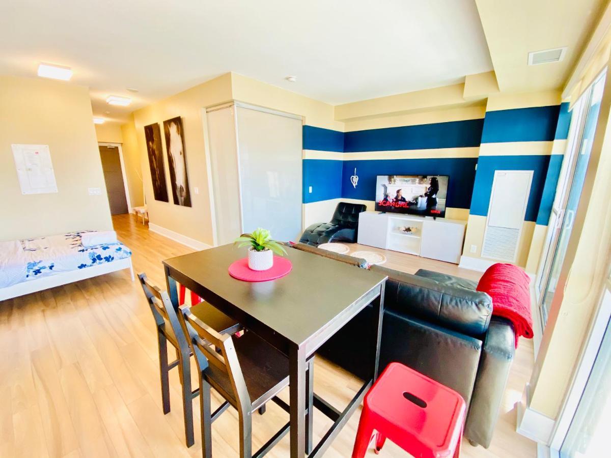 Front Street Suites Торонто Екстериор снимка