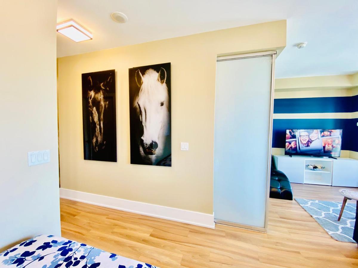 Front Street Suites Торонто Екстериор снимка