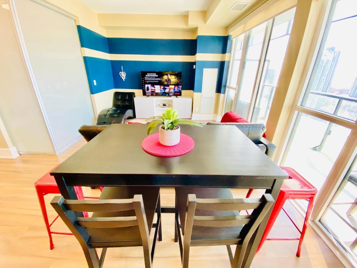 Front Street Suites Торонто Екстериор снимка