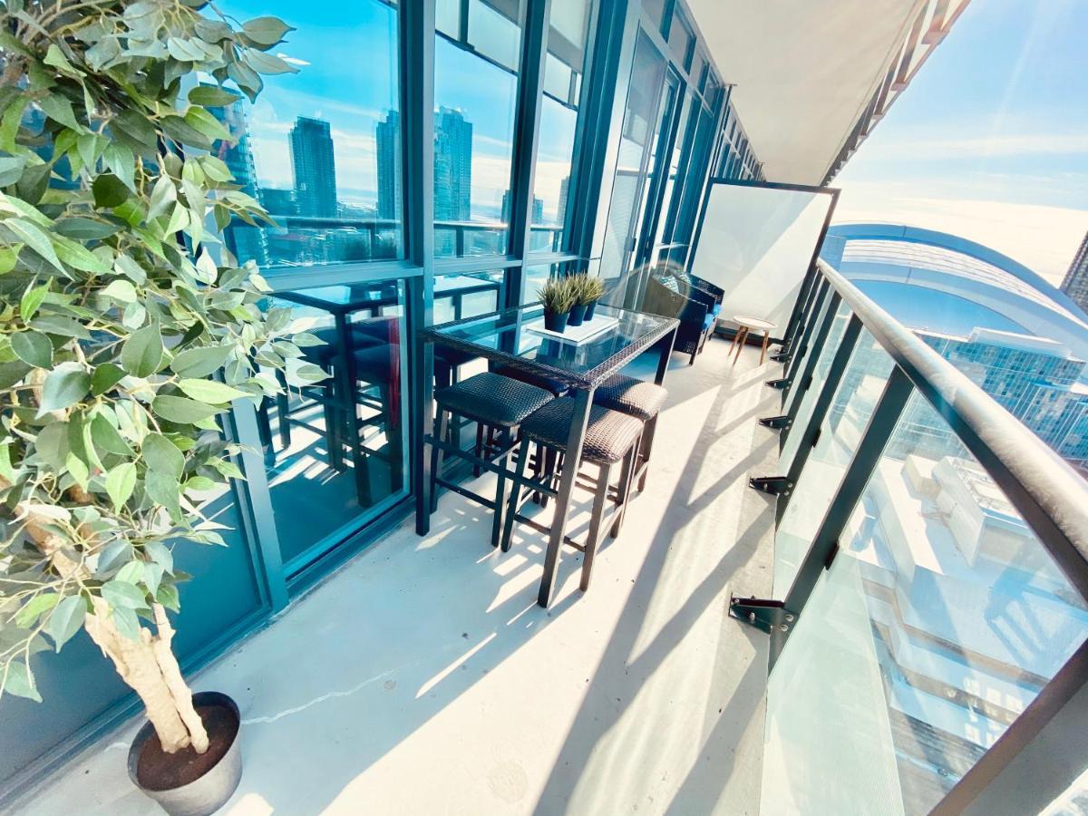 Front Street Suites Торонто Екстериор снимка