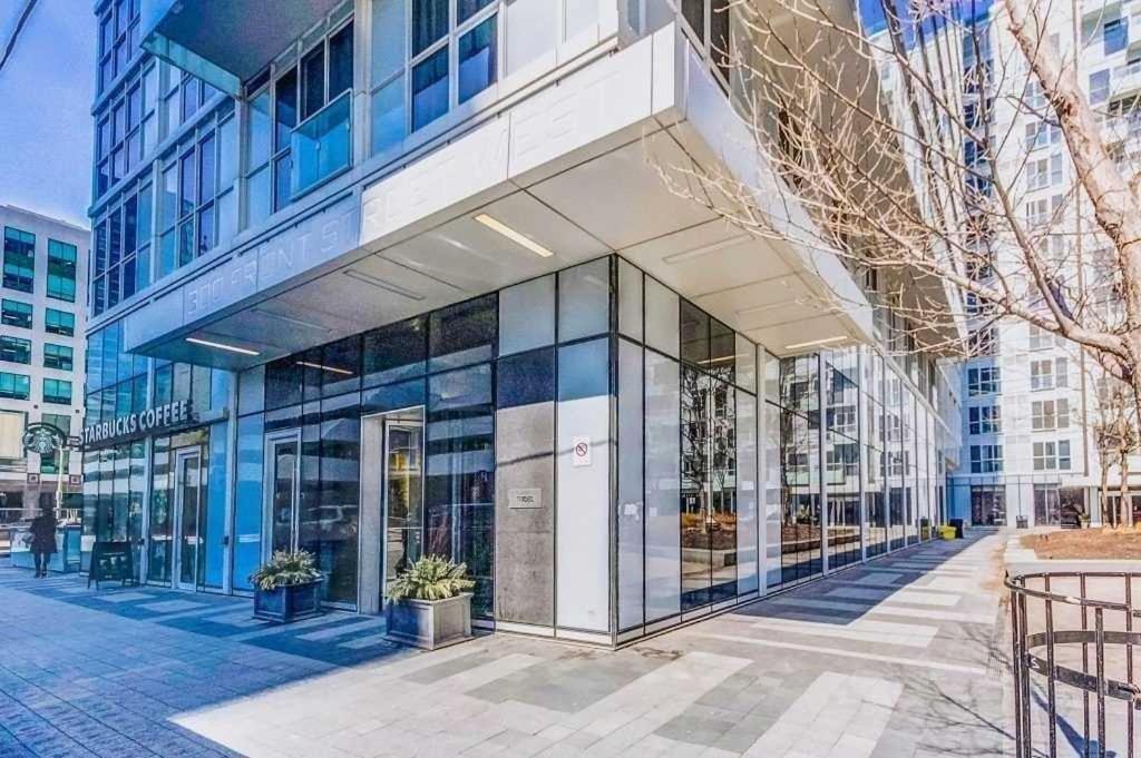 Front Street Suites Торонто Екстериор снимка