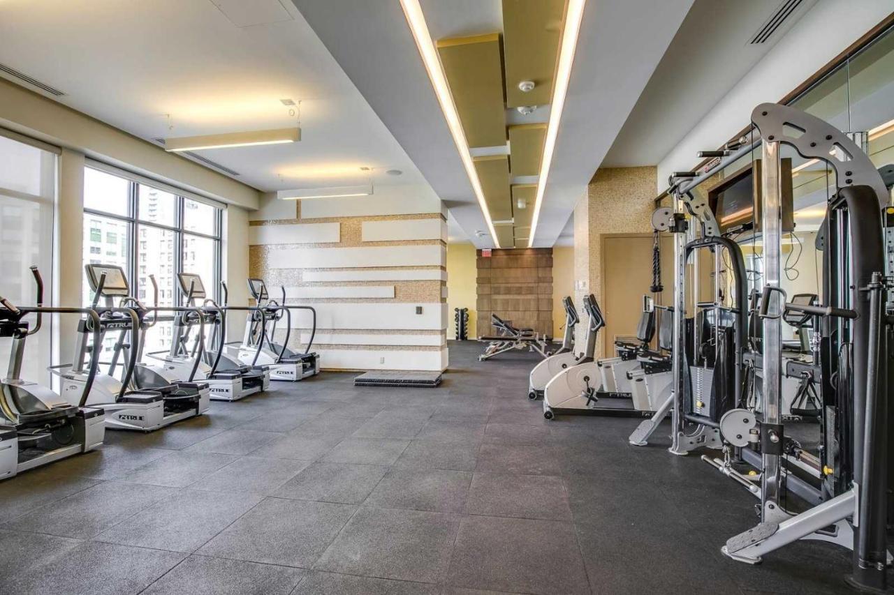 Front Street Suites Торонто Екстериор снимка